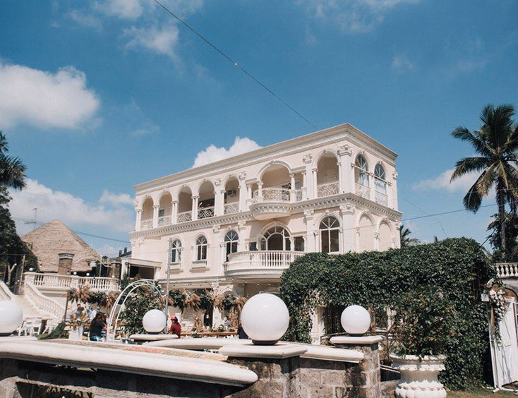 Blue Moon Los Ilustrados